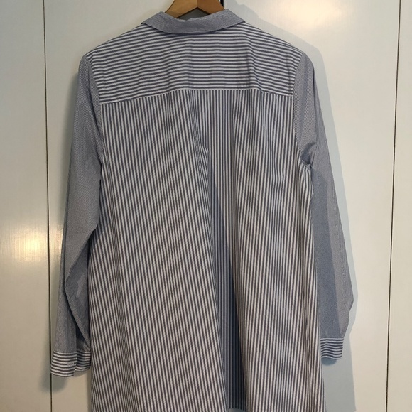 SOLD! J.Jill button down blouse. Classic wardrobe staple. - Picture 3 of 10